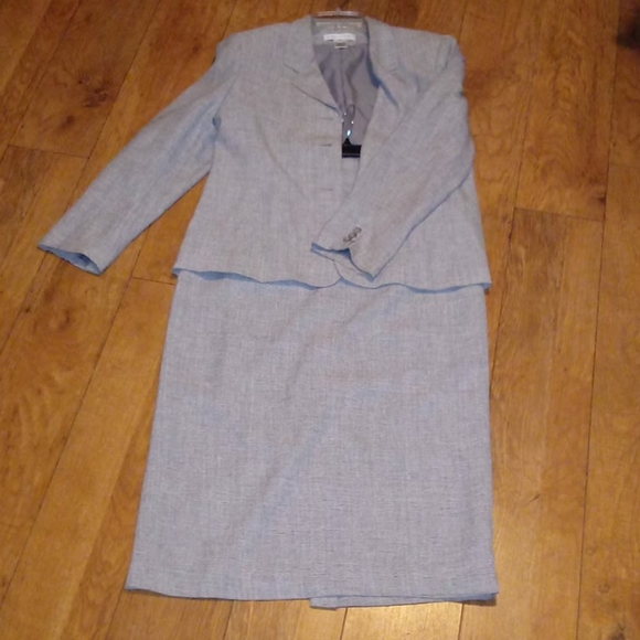 Pursuits. Ltd professional suit - Picture 1 of 8